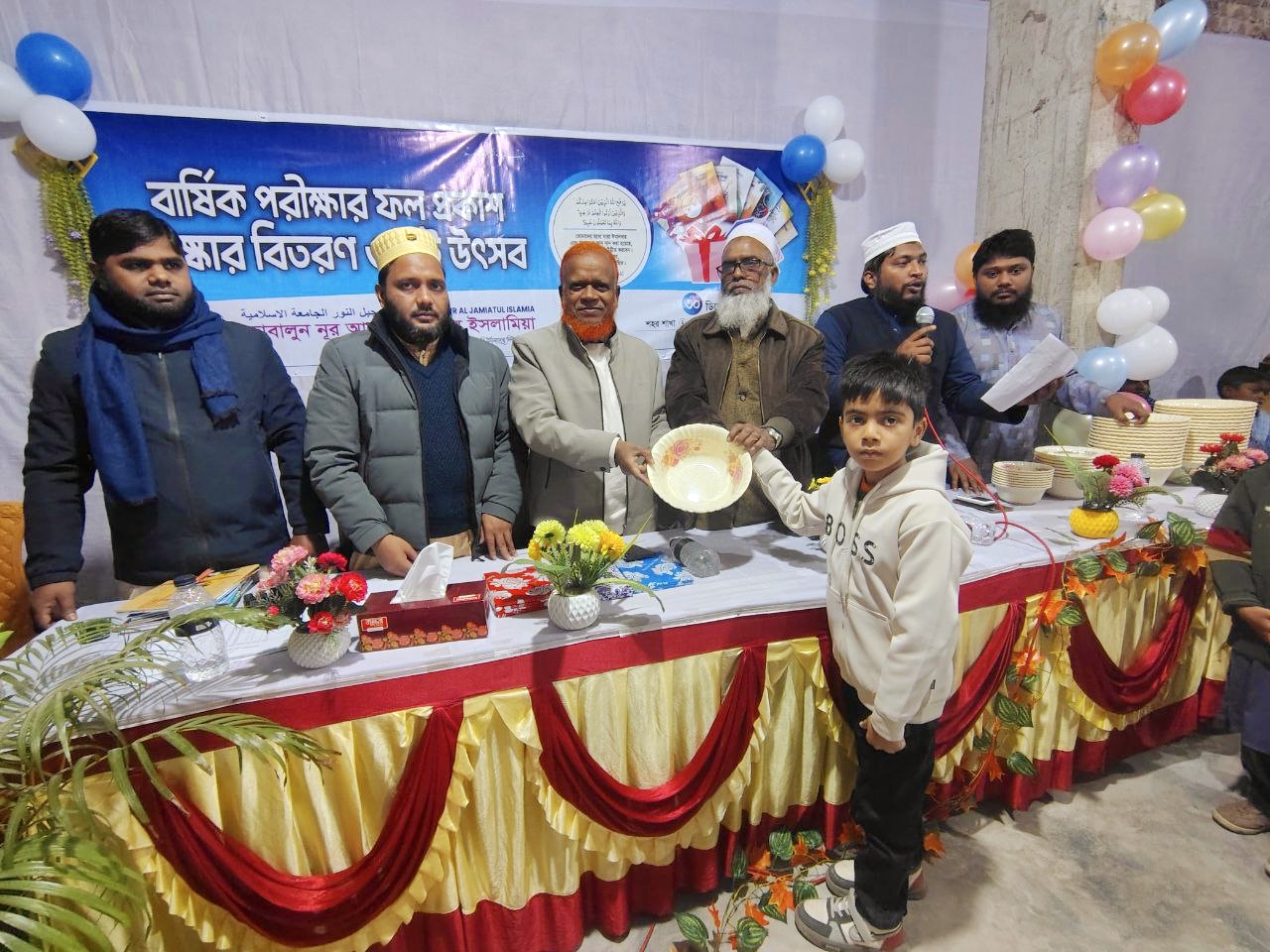 মেধাবী ছাত্র/ছাত্রীদের পুরস্কার বিতরণ